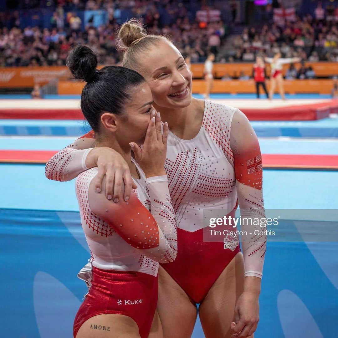 ケリー・シムのインスタグラム：「📣ANNOUNCEMENT📣   We are so excited to share that we will be collaborating & delivering our very own Frags/Simm Day! 🤸🏻‍♀️💃🏻💫  The day will contain: Dance warm up and conditioning games, vault, bars, beam, rebound, Q&A session, pictures, signing, prizes - but most importantly - 3 hours of FUN!  *Location: Flics Gymnastics Club (WR4 9EL) *Date: December 23rd (Saturday)  *Time: 9am-12pm  *Price: £65 per gymnast   To book or register your interest, please email info@kellysimm.com with the following information:  *Participants name, DOB and ability level *Guardian/s name, contact no. and email address  We are really looking forward to meeting you all ❤️」