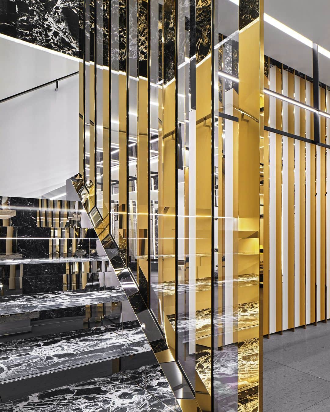 Celineのインスタグラム：「CELINE KOBE DAIMARU 650-0037 HYOGO KOBE CHUO-KU AKASHIMACHI 31-1  KOBE DAIMARU BLOCK 31  WOMEN'S COLLECTION CELINE HAUTE PARFUMERIE  STORE AND FURNITURE DESIGNED BY @HEDISLIMANE NOW OPEN  #CELINEBYHEDISLIMANE」
