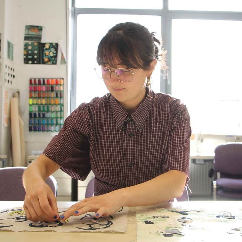 Design Milkのインスタグラム：「Meet Lucy Ralph (@lucytrousers), a future-focused designer who studied surface pattern + textiles from Swansea College of Art. 👖 With a passion for experimenting, she's bringing new life to fashion through visible repair + garment reworking.  We got to chat with her about how she got into repair, the inspiration behind her work, + what the future holds for repair in her eyes. \\\ Check it out at the link in bio! 🔗  📄: @katietreggiden.1」
