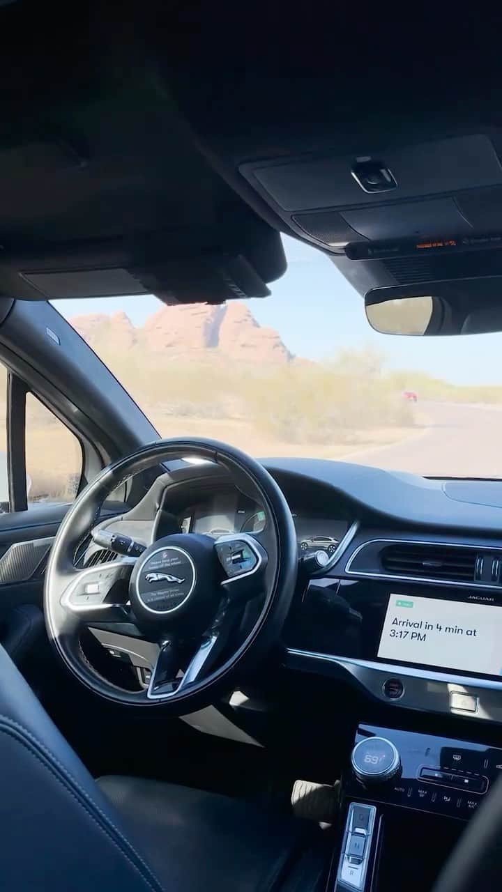Uberのインスタグラム：「Ready to roll? Your next Uber ride may be in a fully autonomous vehicle thanks to our partnership with  @waymo.  Starting today in Phoenix, customers who request a ride on the Uber app might match with the Waymo Driver.  Link in Bio for details.」