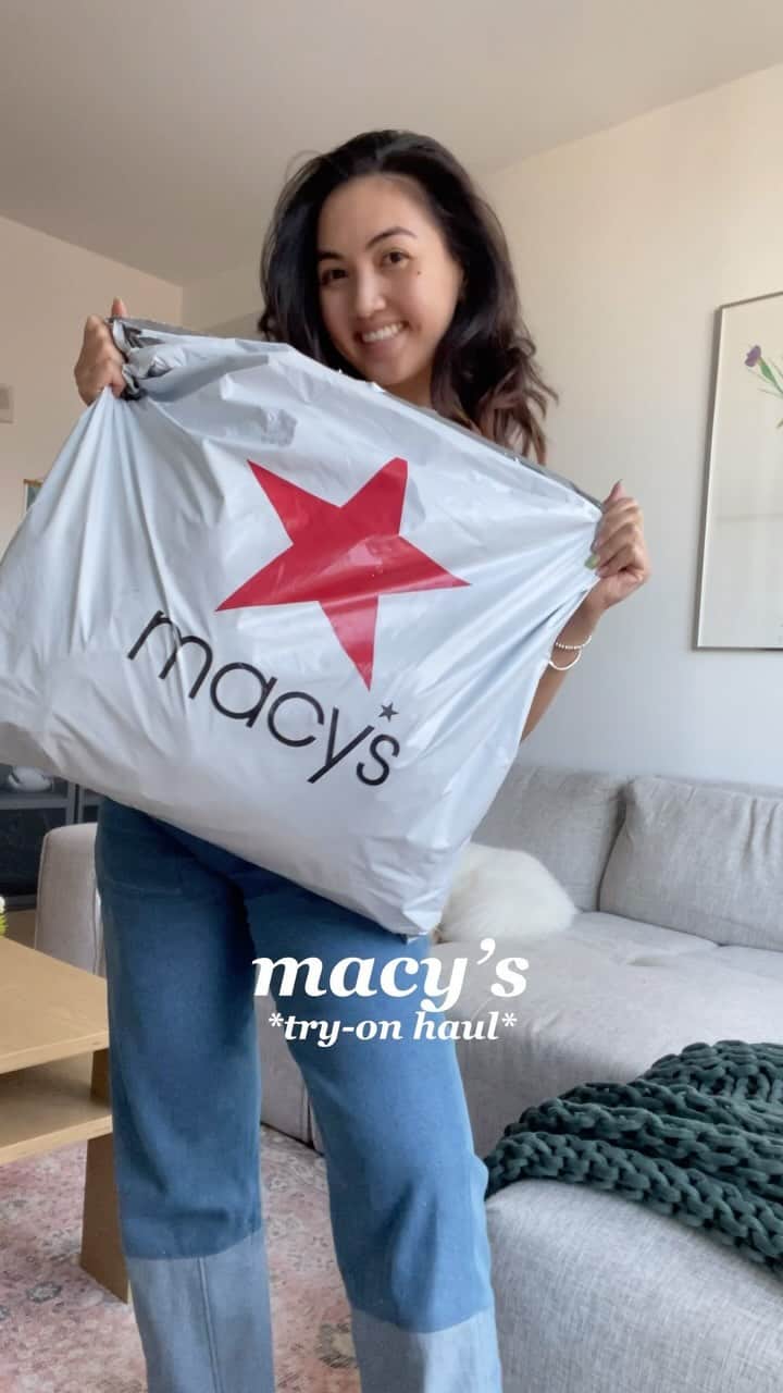 Macy'sのインスタグラム：「TFW what you ordered looks exactly like what you got. 🤌 Plus, save an extra 30% on brands like #Edikted & more when you shop our Friends & Family Sale now - 10/30! Exclusions apply. 📸:@PaulaSeesawn #MacysStyleCrew #MatchingSet #shearling #fallfashion」