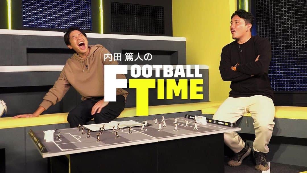 安田理大のインスタグラム：「《information》   本日よりDAZNで公開されている『内田篤人のFOOTBALL TIME #155』に出演しています⚽️ 　 またお前かっ！ って声が聞こえてきますねー！ このウッチーの笑顔見て下さい☝🏽 これが理由です❤️ 　 今週は海外で活躍する日本人選手の情報、そして今週末に行われるエル・クラシコの事等たくさん喋ってます👅 　 皆さん是非ご覧下さい✅ 　 ウッチー、一生ついていくよ🫶🏽 　 #DAZN #内田篤人のFootballTime #フットボールタイム #内田篤人 #野村明弘 #安田理大 #Dsports」