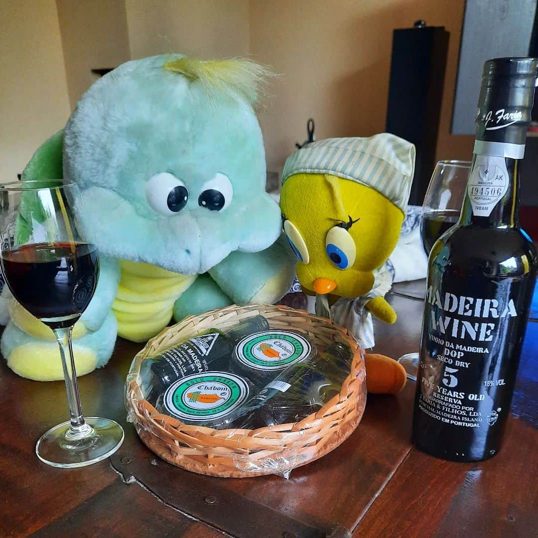 Little Yellow Birdさんのインスタグラム写真 - (Little Yellow BirdInstagram)「I brought a little piece of Madeira home, to Jodocus!! Cookies and Madeira wine!! Did you miss me, Jodocus? #littleyellowbird #tweety #tweetykweelapis #adventures #yellow #bird #jodocus #greenturtle #holidaysareover #souvenir #madeira #madeirawine #cookies #stuffedanimalsofinstagram #plushiesofinstagram」10月26日 23時29分 - tweetykweelapis