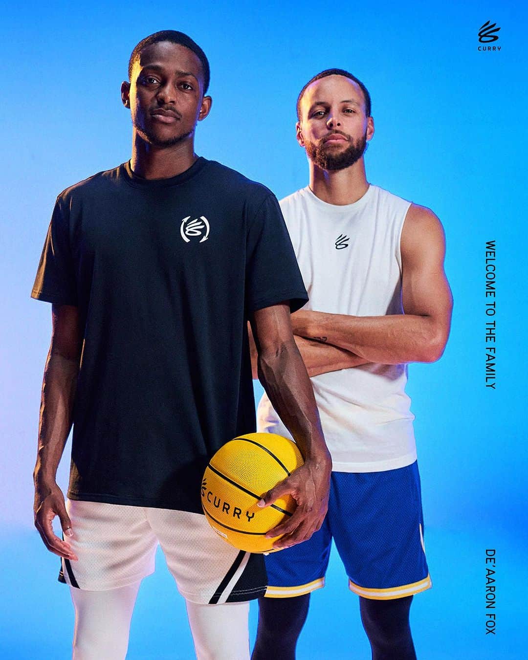ステフィン・カリーのインスタグラム：「SPLASH!!!! The mission continues.…from 2020 when we launched, to this right here! Another step towards Changing the Game for Good! Welcome to the @currybrand fam @swipathefox 🤝 Let’s get it!」
