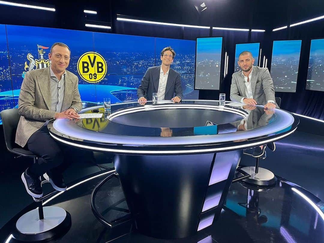 ティム・クローゼのインスタグラム：「Champions League with these legends  @3plus @bluesport.ch」