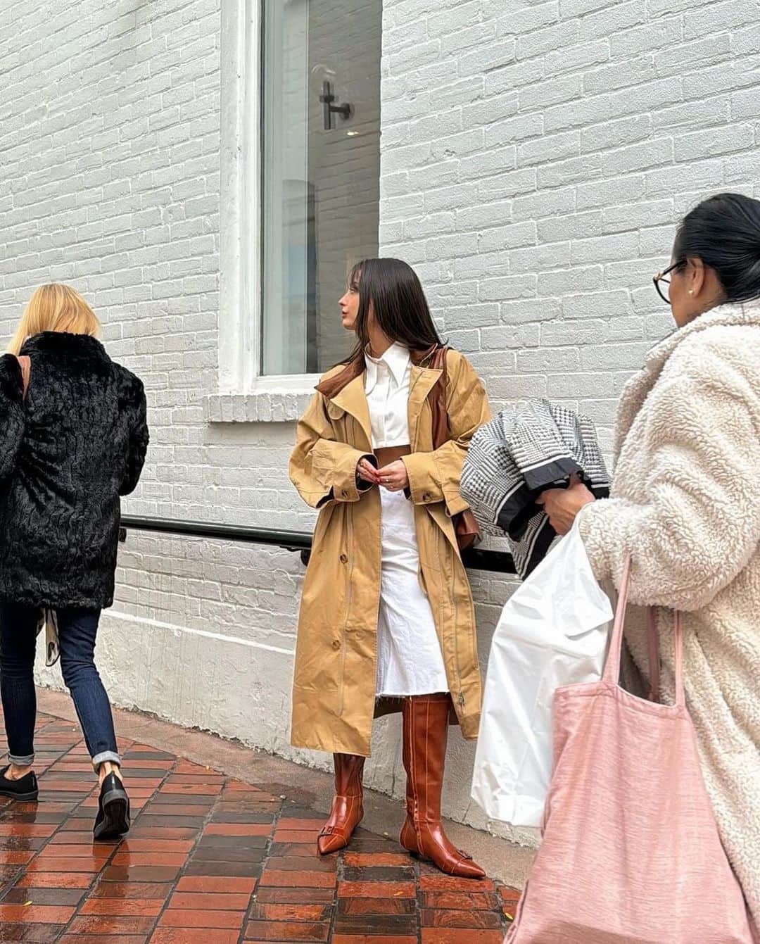 エイミー・ソングのインスタグラム：「The Bibi boot: made for walking + completing your fall look. Just ask, @inamarimaki + @liv.ishak.」