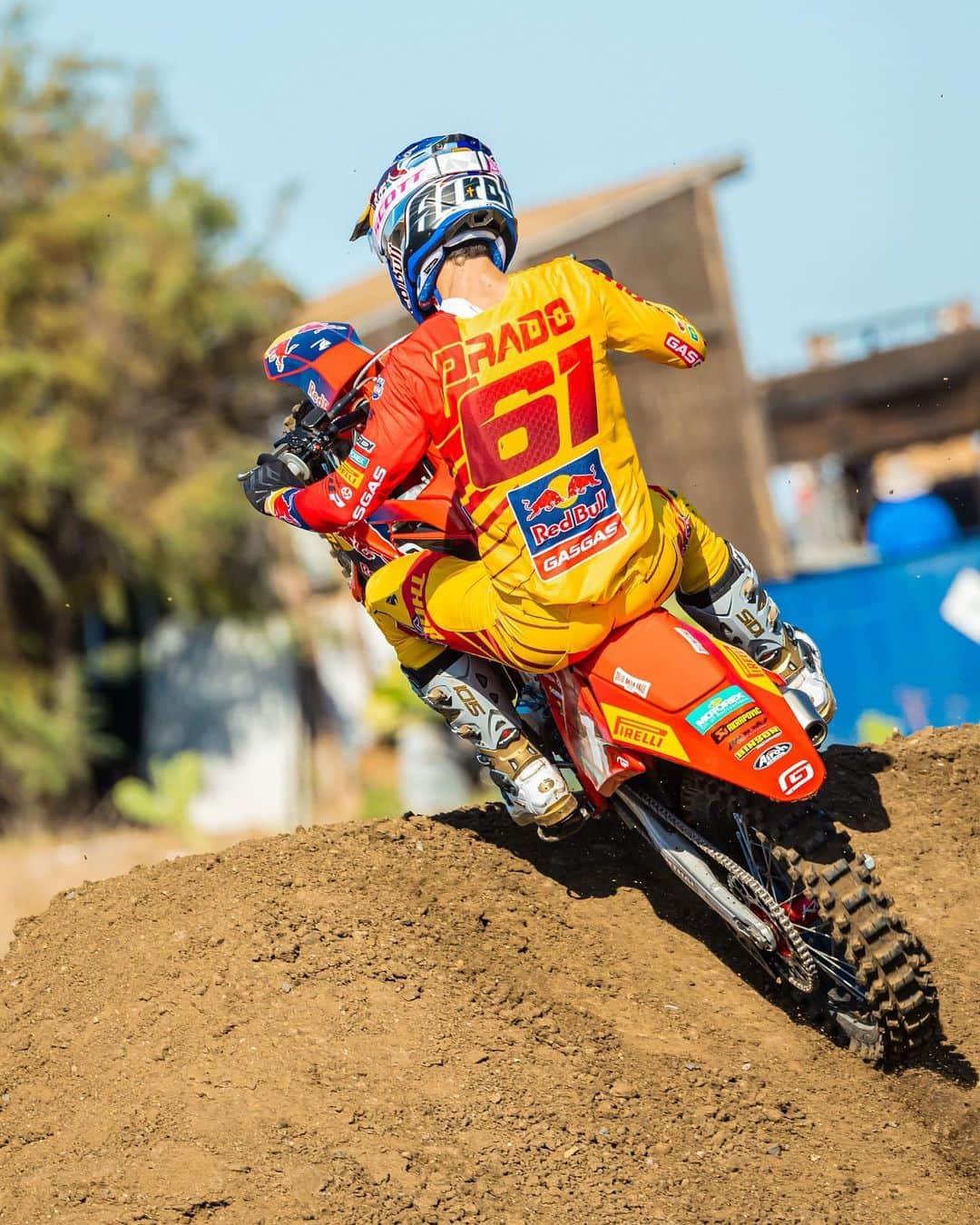Racer X Onlineのインスタグラム：「Some shots from @spencerowens_ at the test track shooting @jorgeprado61 feeling out Supercross. He’s learning fast 👀 #RacerXonline」