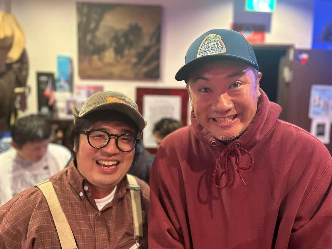 岡田梨沙さんのインスタグラム写真 - (岡田梨沙Instagram)「🎵2023.10.26 at 茅ヶ崎ステージコーチ  盟友の 谷ぴょん @yutanigu_ch  と 宮下くん @teleske   のバンド、LAURELを見に。 最高だった！ ベースのまりこちゃんも遥か昔の知り合いだったりして、 嬉しい出会いたくさん。  写真は  Risa Cooper「夕暮れ少年」  作詞作曲者　相子トミオ(右) 編曲者　谷口雄(左)  今でも、たまに無性に聴きたくなる名曲 作者の2人の尊い写真です😊」10月26日 23時53分 - risarisapurdie