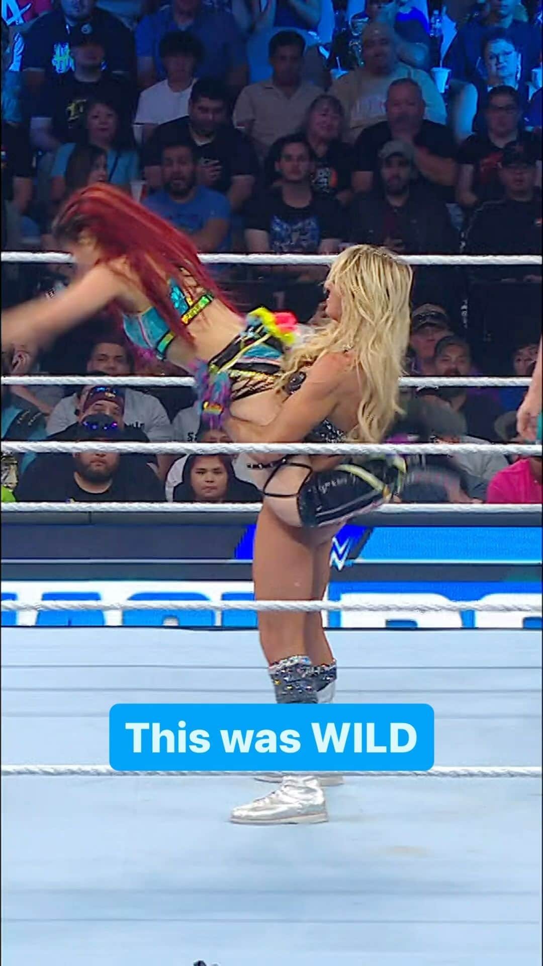 のインスタグラム：「She literally did a headstand after that Suplex 😳」
