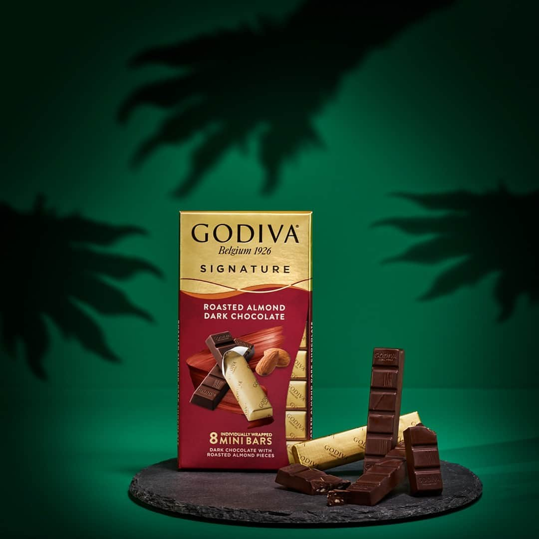 GODIVAさんのインスタグラム写真 - (GODIVAInstagram)「These Signature Mini Bars are SCARY good. 👻 Don’t be afraid to give them a try.」10月27日 0時00分 - godiva