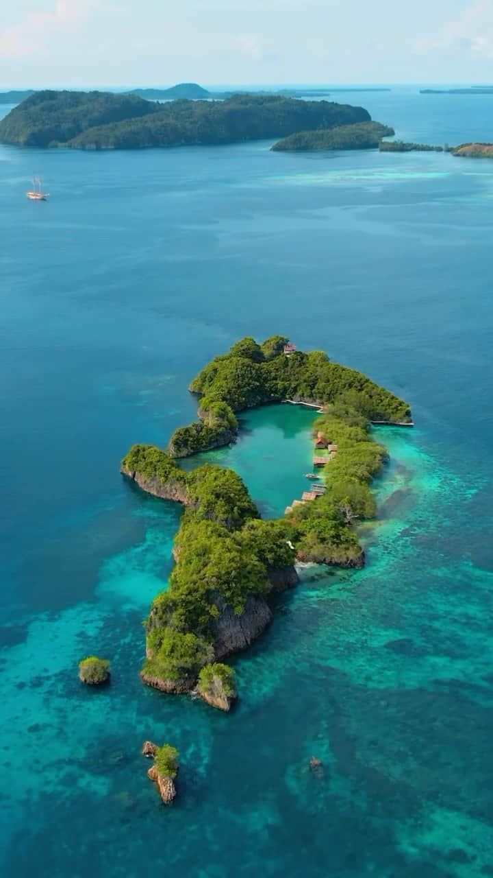 BEAUTIFUL HOTELSのインスタグラム：「@tripseatravellers explores the beauty of Wayag Island in Raja Ampat, Indonesia! 🌴 These overwater bungalows make for the perfect hideaway and ultimate castaway experience - providing direct access to this gorgeous lagoon. 💦 Whether you’re sunbathing on the soft, white sands, embarking on a jungle hike or discovering vibrant coral reefs, Wayag offers the adventure of a lifetime. 🇮🇩  📽 @tripseatravellers 📍 Wayag Island, Raja Ampat, Indonesia 🎶 andreavanzo_composer - Find a melody to this piece…」