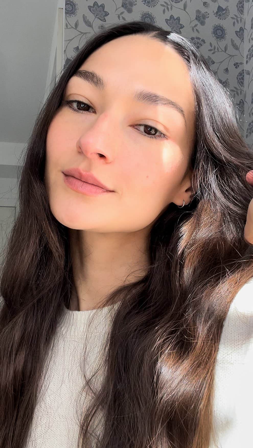 ブルーナ・テノリオのインスタグラム：「Multi-masking is a great way to get the best out of your skincare routine 🤍 @sisleyparisofficial  Products used: Exfoliating Enzyme Mask Eye Contour Mask Black Rose Cream Mask  All Day All Year」