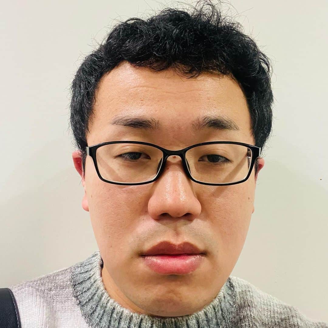 パーマ大佐のインスタグラム：「今回も、 #kakimotoarms新宿店 の @yume_yume_dream #窪田優芽 ちゃんにカットお願いしました！  優芽ちゃんありがとう！  #パーマ大佐」