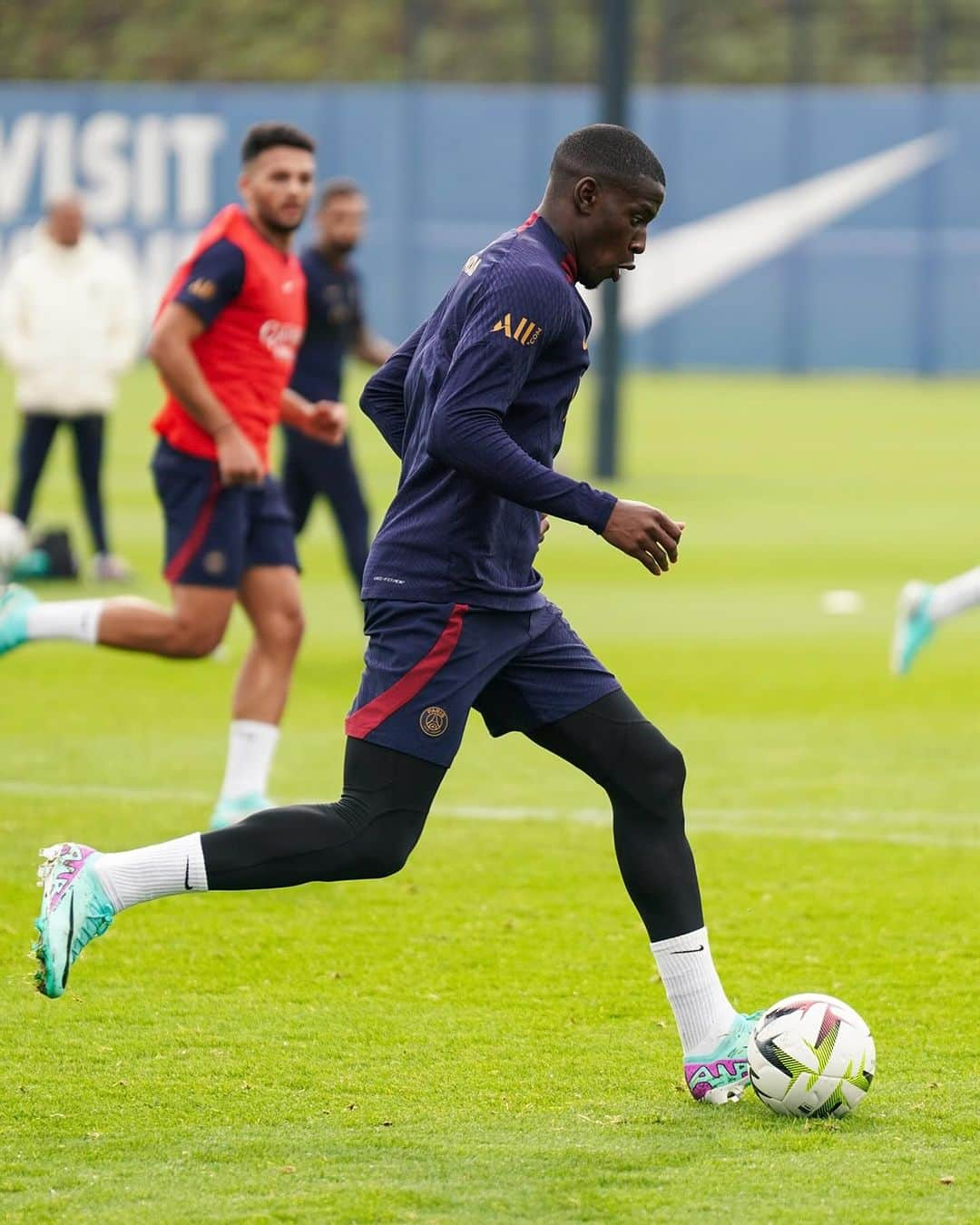 パリ・サンジェルマンFCさんのインスタグラム写真 - (パリ・サンジェルマンFCInstagram)「Let’s keep working 🤝  #PSGtraining」10月27日 0時16分 - psg