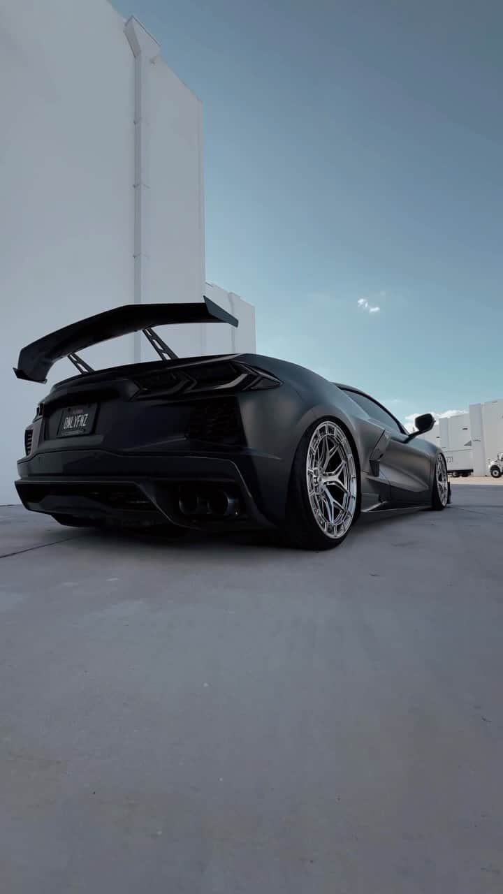 CARLiFESTYLEのインスタグラム：「24 hours with her. Where you going?  #c8 #vette #titanium #bagged #corvettec8」