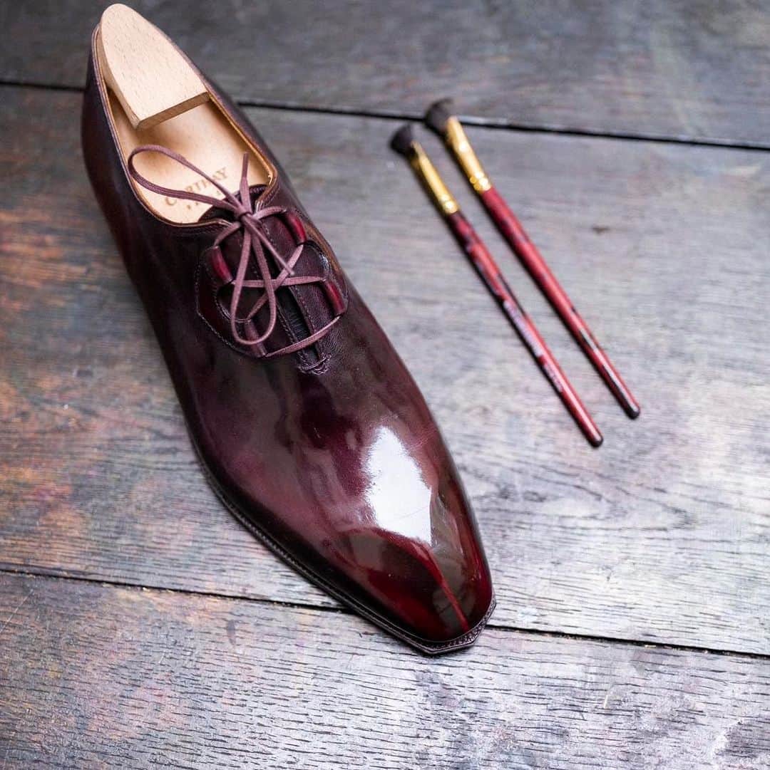コルテのインスタグラム：「Spotted at the Paris boutique !  Model : Fantômas Detail : Sculpted toe  Color : Lie de Vin  www.corthay.com #corthay #classicshoes」