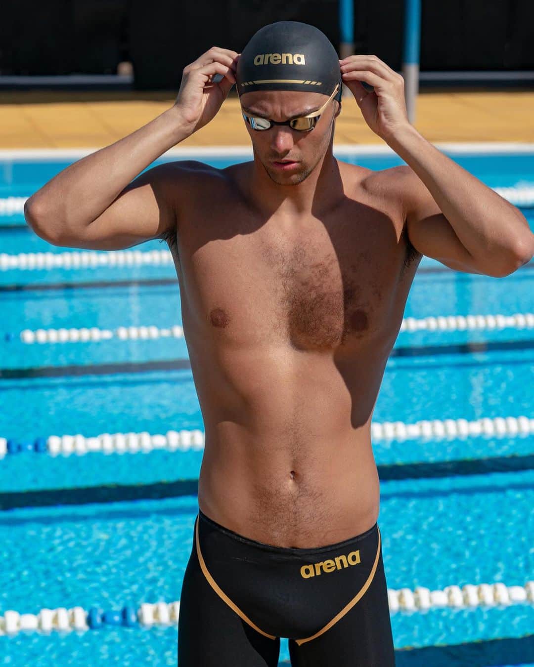 arenausaのインスタグラム：「Gold is YOUR color 🤩✨  Enter our giveaway with @swimoutlet for a chance to win this look ⭐️🥇 #teamarena #planetwater #giveaway」