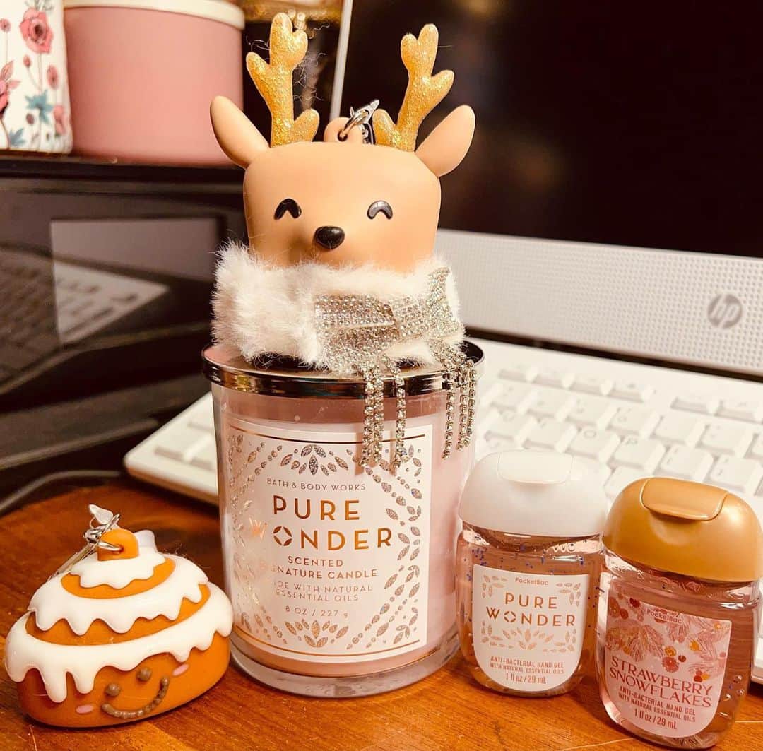 Bath & Body Worksさんのインスタグラム写真 - (Bath & Body WorksInstagram)「The Single Wick Candle I'm lighting this weekend is _____. 🕯❤️ Leave a comment to let us know your pick! ⤵  📸 @cecilovelydecor 📸 @thisgirllovescandles 📸 @whitebarnbeauties」10月27日 1時01分 - bathandbodyworks