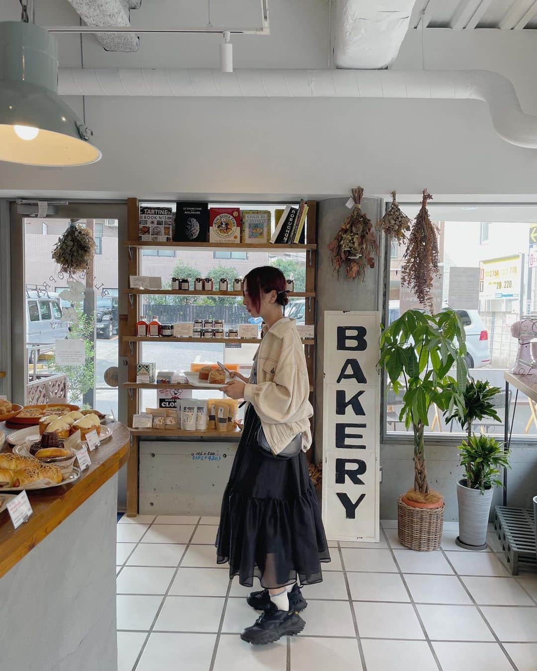 のインスタグラム：「日付変わって いよいよ今日から 10/27. 10/28. 10/29 の3days＠原宿 RUBYのpop up shopです。🎀  pop up前日のわたしあるある、 今夜もやっぱり緊張で眠れません。🥹 くまのない顔で皆さんとお会いできるように 今日こそ早く寝ようと思っていたのにこの時間だよ。🥹 (誰も来てくれなかったらどうしよう.... とかいろいろ考えちゃうINFJ❤️‍🩹🌪️) もういい加減 眠らなきゃー (｡¯ࡇ¯ )ᐝ  来てくださる皆さんと交流できること、 一緒に服を選んだり お買い物のお手伝いができること、 応援してくださることへの感謝を直接伝えられること、 楽しみにしています˗ˋˏ♡ˎˊ˗  web storeで完売中のアイテムも pop upの店頭に並ぶので お見逃しなく! この写真で着用している 即完したBLACKのチュールスカートも🖤  ━━━━━━━━━━━━━━━━ POP UP SHOP TOKYO ────────────────  ▪┈場所┈▪ 東京都渋谷区千駄ヶ谷3-13-20  JR山手線【原宿】駅より徒歩10分 東京メトロ副都心線【北参道】駅より徒歩2分  ▪┈日程┈▪ 10/27(金)12:00-18:00 10/28(土)11:00-18:00 10/29(日)11:00-18:00  @ruby_and_you  #rubyandyou」