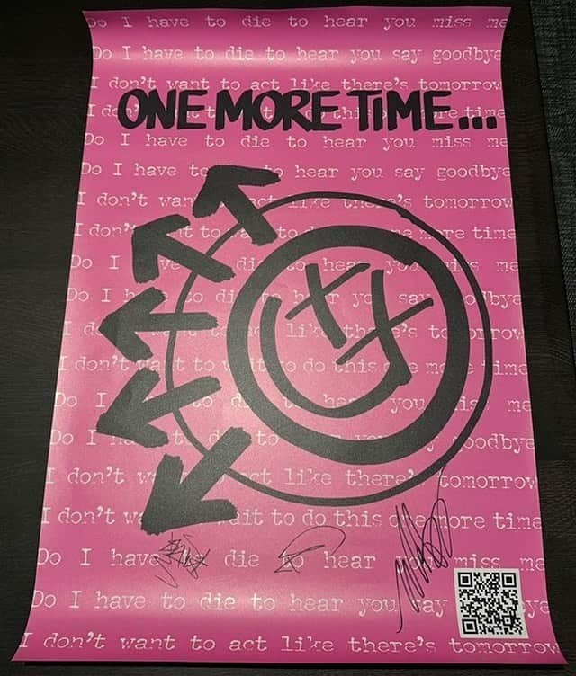 のインスタグラム：「WIN A SIGNED BLINK-182 POSTER! @blink182s new album ONE MORE TIME… is out this week. For a chance to win a poster signed by Mark Hoppus, Travis Barker and Tom DeLonge, just tag a friend in this post and a winner will be picked at random. Good luck!  To enter: 🎸 Tag a friend in the comments 🎸 Make sure you’re following @rocksound  More details below: Entrants must be 18 or over. The prize is x1 signed Blink-182 posted. The competition will end at midnight UK time on Sunday 29th October. If you don’t respond within 24 hours, we have the right to offer your prize to another entrant. This promotion is in no way sponsored, endorsed or administered by, or associated with, Instagram. Full Ts & Cs are available on the Rock Sound website.」