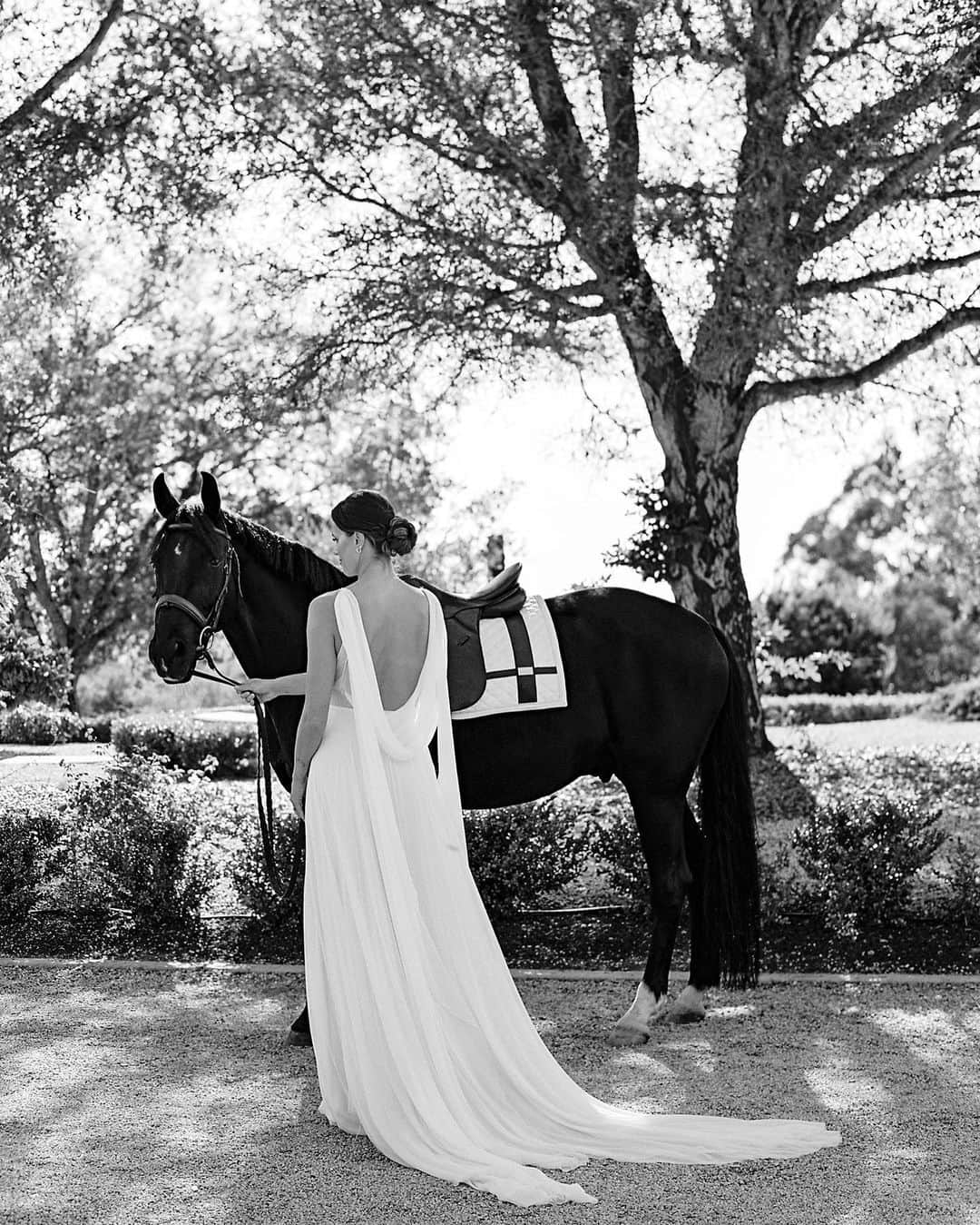 ケルシー・ロビンソンさんのインスタグラム写真 - (ケルシー・ロビンソンInstagram)「Was a dream to wear the beautiful @lunabeabride wedding gowns 🤍  Shot for @casablancainterlaken by @carliestatsky ✨」10月27日 0時57分 - krobin32