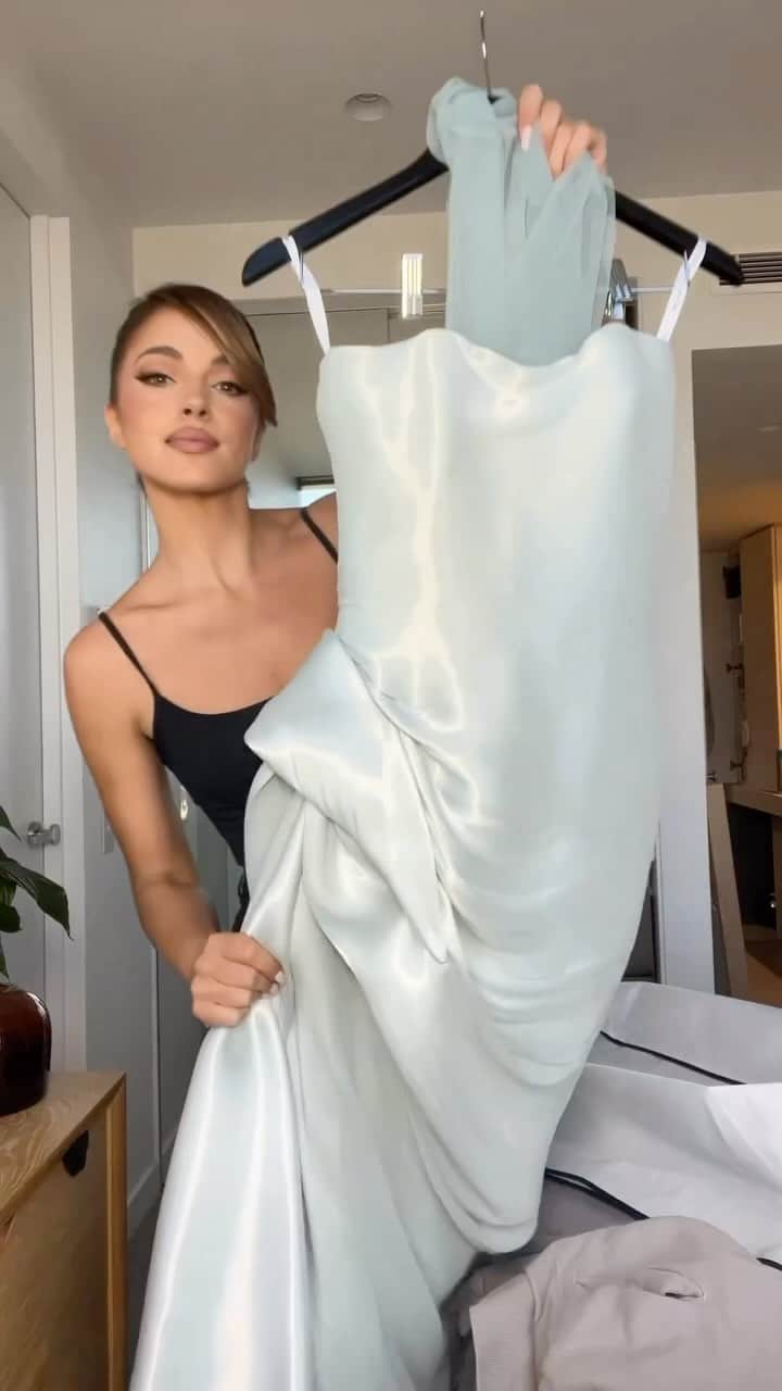Angel™のインスタグラム：「🔺More fashion inspo Rate her dress ?/10. Credit @oliviamollyrogers #autumnlooks #fashion #outfit #looks #ootd #style #autumnoutfit #preppy #fastfashion #autumnclothes #autumnclothesforwomen #fashionshows #fashionwomen #outfitsaesthetic #womensclothing #womenfashion #autumnlook #autumnfashion #fashionweek #fashionista #americanstyle ❤️ #asaqueen #dress #maxidress」