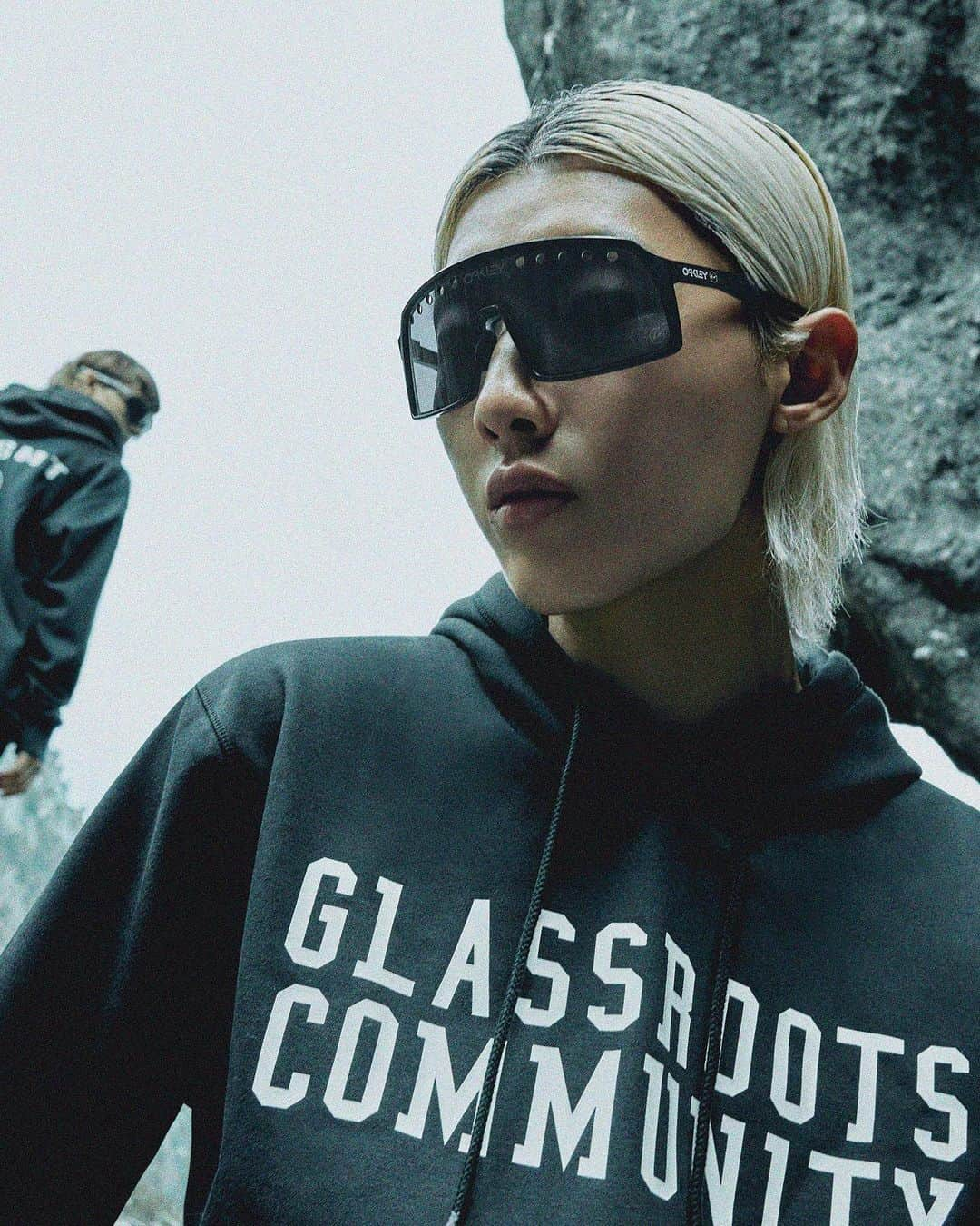 OAKLEYのインスタグラム：「Hiroshi Fujiwara’s minimalist aesthetic and Oakley’s adventurous spirit drive the creation of the latest Oakley X FRGMT collection - featuring Polished Black Sutro Vented, Matte Black Sutro Lite Sweep and oversized Hydrolix hoodie. Now available online and in selected stores.」