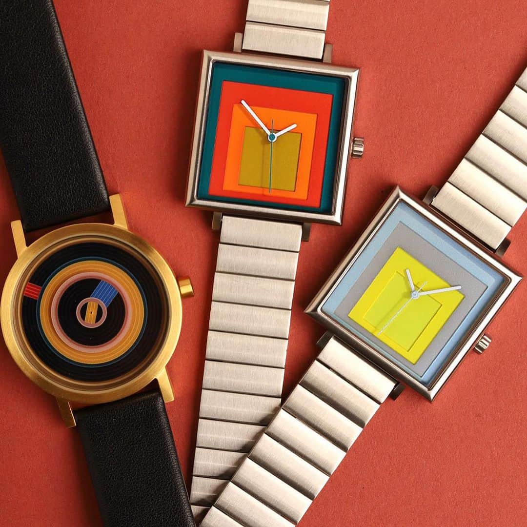Design Milkのインスタグラム：「Inspired by Josef + Anni Albers, the @projectswatches x Albers watch collection vividly captures the essence of their artistry. ⌚️ Bringing a mesmerizing twist to your wrist, these fun + unique timepieces echo Josef's colorful geometric precision + Anni's textile tapestry.  **If you caught the abstraction on the circular watch face and you're wondering how to read it, you can find out at the link in bio. 🔗」
