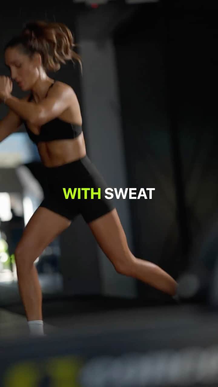 のインスタグラム：「Anytime, anywhere with @Sweat 💧  Access ALL of the Sweat programs in the Sweat app with a 7 day free trial!! Link in bio!   #SweatCommunity #SweatWithKayla」