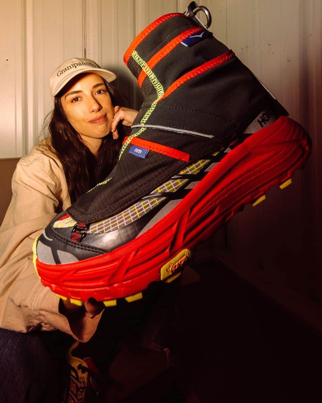 ホカオネオネさんのインスタグラム写真 - (ホカオネオネInstagram)「Our next episode of #HumansOfHOKA follows Colorado-based designer, Nicole McLaughlin (@nicolemclaughlin), through her unconventional process and the outdoor places and activities that inspire her. ⛰️✨  "For me, the key to staying inspired is allowing myself to take the time and space to not only practice my craft, but also, to allow myself to be bored. Letting my thoughts wander has led me to some of my best ideas." - @nicolemclaughlin  Full video & 🥾 coming soon 👀  #FlyHumanFly #HOKA」10月27日 1時03分 - hoka