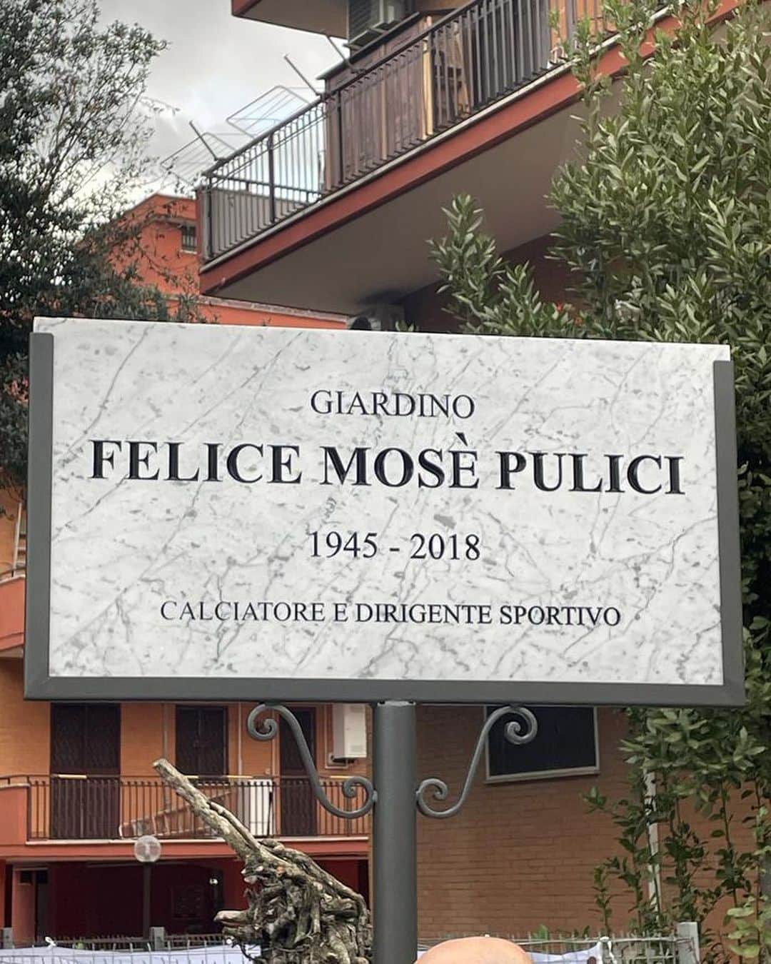 SSラツィオさんのインスタグラム写真 - (SSラツィオInstagram)「💙 Intitolata a Felice Pulici l’area verde in Via della Cellulosa  #AvantiLazio 🦅」10月27日 1時19分 - official_sslazio