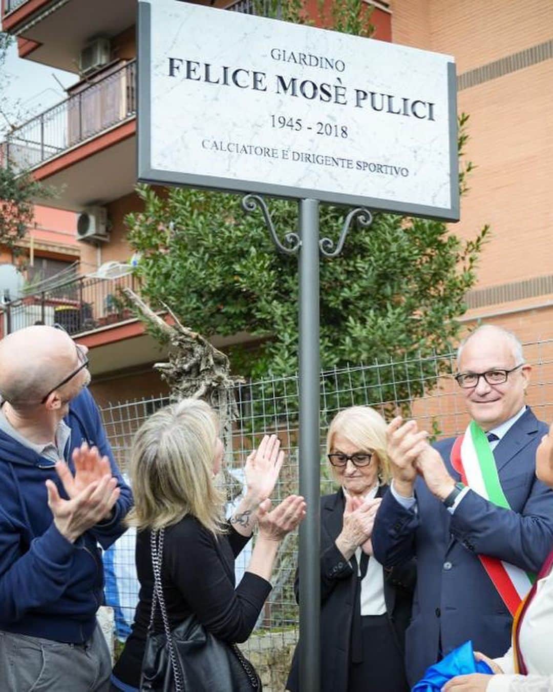 SSラツィオさんのインスタグラム写真 - (SSラツィオInstagram)「💙 Intitolata a Felice Pulici l’area verde in Via della Cellulosa  #AvantiLazio 🦅」10月27日 1時19分 - official_sslazio