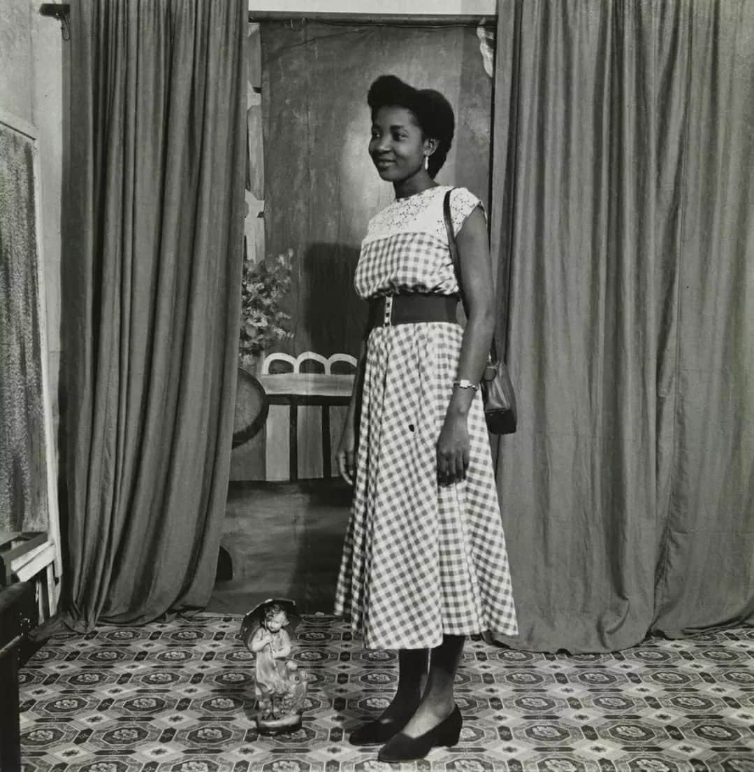 テート・ギャラリーのインスタグラム：「#GetToKnow James Barnor, one of the most influential photographers of all time.  Born in 1929 in Accra, Ghana, Barnor is often described as a portrait photographer who helped to create bridges between Africa and Europe, Ghana and the UK. He started to be paid for taking photographs aged 17 in the neighbourhood of Jamestown. In the 1950s, The Daily Graphic newspaper established in Accra and Barnor became one of the first photojournalists. Soon he became the first full-time newspaper photographer in Ghana.  In 1957, Ghana became the first sub-Saharan African nation to gain political independence. Barnor documented this period of transition as a photojournalist and through his studio photography. He opened the ‘Ever Young’ portrait studio in 1953, a centre for local families and young professionals to mark special occasions and capture life-changing events. The studio became famous and Barnor later recalled: ‘my studio was at a spot where everything happened in Accra, where young and old people met from various backgrounds, free to talk about everything and anything.’  Barnor’s photography is characterised by his celebration of youth, elegance, and beauty. These joyful and empowering photographs, co-produced by photographer and subject, capture the hopes and dreams of a nation.   Find Barnor's photography on display inside #AWorldInCommon: Contemporary African Photography at Tate Modern.  @James_Barnor_Archives 📷 The First Photograph Taken at the Ever Young Studio 1953 📷 Four Nurses (Graduates of KorleBu Teaching Hospital), Ever Young Studio 1957 📷 Untitled – Studio X23, Accra 1975 📷 Beatrice with Trademark Figurine, Ever Young Studio 1955 📷 Baby on All Fours, Nii Addoquaye Ankrah, Ever Young Studio 1952 📷 Regatta, Independence Celebrations 1957」