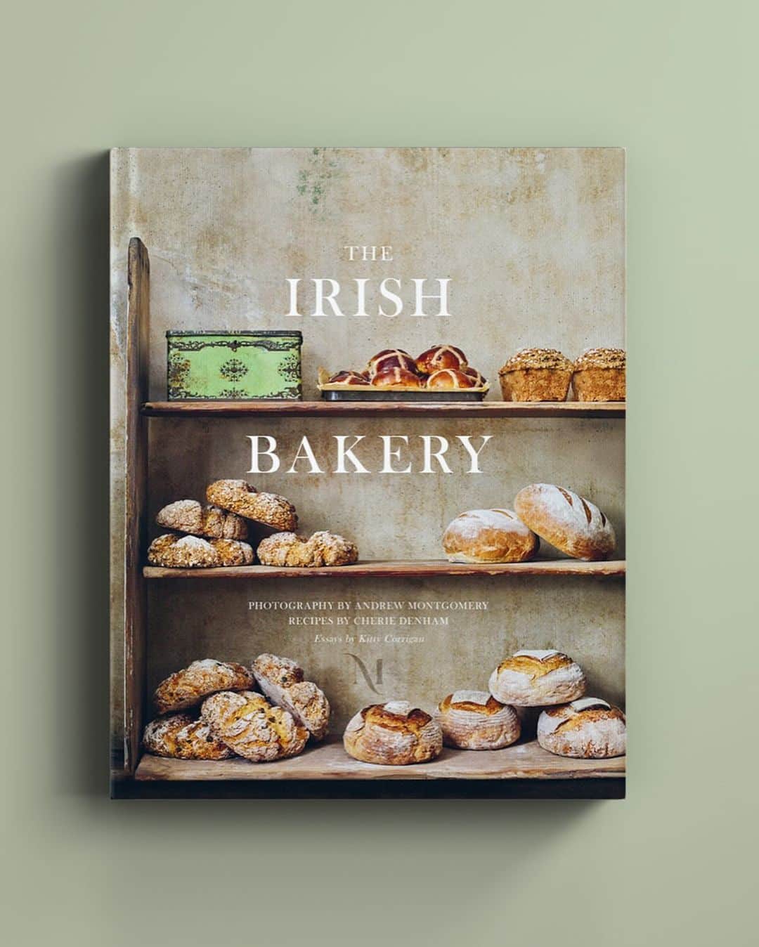 ナイジェラ・ローソンさんのインスタグラム写真 - (ナイジェラ・ローソンInstagram)「This week’s #CookbookCorner stars The Irish Bakery by @cheriedenhamcooks and a whole raft of wonderful contributors. I just couldn’t love this book more! .  To read all about it, and get the recipe for these beautiful Soda Farls, click on link in bio. Most of you may know what’s meant by “click on link in bio”, so just skip this bit, but for those who don’t, let me explain: tap on my name right up top, which will take you to a page that has a link on it that says www.nigella.com/instagram. When you click on this link, it will take you to a page of photographs: click on the photograph you want – for some reason I can’t fathom you occasionally have to click through twice – the recipe for, and you will be taken to the review and then it!  .  Photography and Art Direction: @montgomeryphoto Book design: @facepublications  #theirishbakery」10月27日 1時31分 - nigellalawson