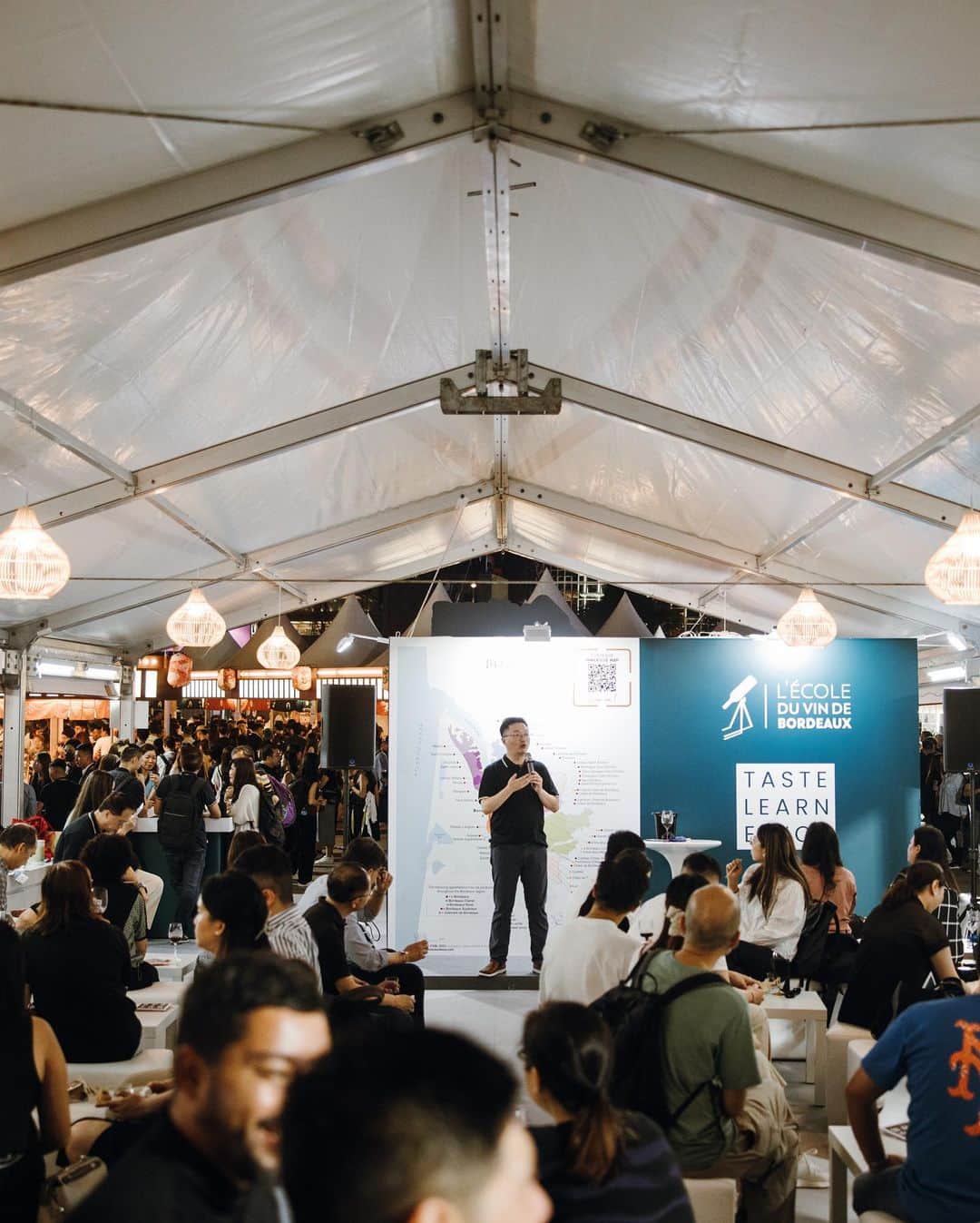 Discover Hong Kongさんのインスタグラム写真 - (Discover Hong KongInstagram)「[The Hong Kong Wine & Dine Festival is Here! 🎊🙌🎉] The highly anticipated Hong Kong Wine & Dine Festival kicked off with a bang! With around 300 booths, there’s a world of delicious global cuisines and beautiful wines🍷 waiting for you to explore. The venue is buzzing with live music and a variety of workshops against the stunning backdrop of Victoria Harbour. Gather your friends and join this indulgent event together, only until Sunday! Cheers to a fantastic time! 🥂  Hong Kong Wine & Dine Festival 2023 🗓️: 26–29 October 📍: Central Harbourfront Event Space, Hong Kong Island 🔗: https://bit.ly/3RvbBZo  In November, Taste Around Town is set to bring you the best from our local food and drink scene with over 300 restaurant offers!  【香港美酒佳餚巡禮開鑼喇🎊🙌🎉】 全城期待嘅香港美酒佳餚巡禮第一晚已經超精采，場內約300個攤位，排住隊等你嚟品嚐環球美食同各國靚酒🍷！現場仲有音樂表演同各式工作坊，配合埋維港靚景就最perfect啦！咁多精采節目一日又點玩得唒？大家快啲叫埋班friend，約定你，飲到星期日！Cheers！  2023香港美酒佳餚巡禮 🗓️: 10月26日至29日 📍: 中環海濱活動空間 🔗: https://bit.ly/3rxt1Kf  緊接11月「品味全城」，齊集逾300間精彩優惠餐廳，本地名廚炮製大師發辦及特色雞尾酒之旅， 帶你食盡全城！  #WineAndDine2023 #HelloHongKong #DiscoverHongKong  🍷😋🍷😋🍷😋🍷😋🍷😋🍷😋🍷😋🍷😋🍷😋 What else can you do at night in Hong Kong?🌃 Stay tuned for our #HongKongAfter6 !👀 想知嚟緊夜晚有乜玩？🌃記得跟貼我哋嘅 #HongKongAfter6 ，更多節日盛事、玩樂好去處等緊你！👀」10月27日 1時44分 - discoverhongkong