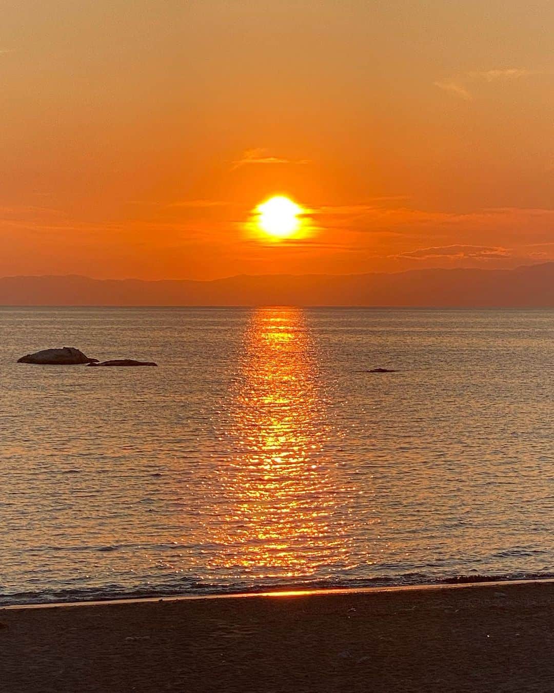 のインスタグラム：「今日の夕暮れ、とても美しかった。 万物は流転する。想いは回帰する。」