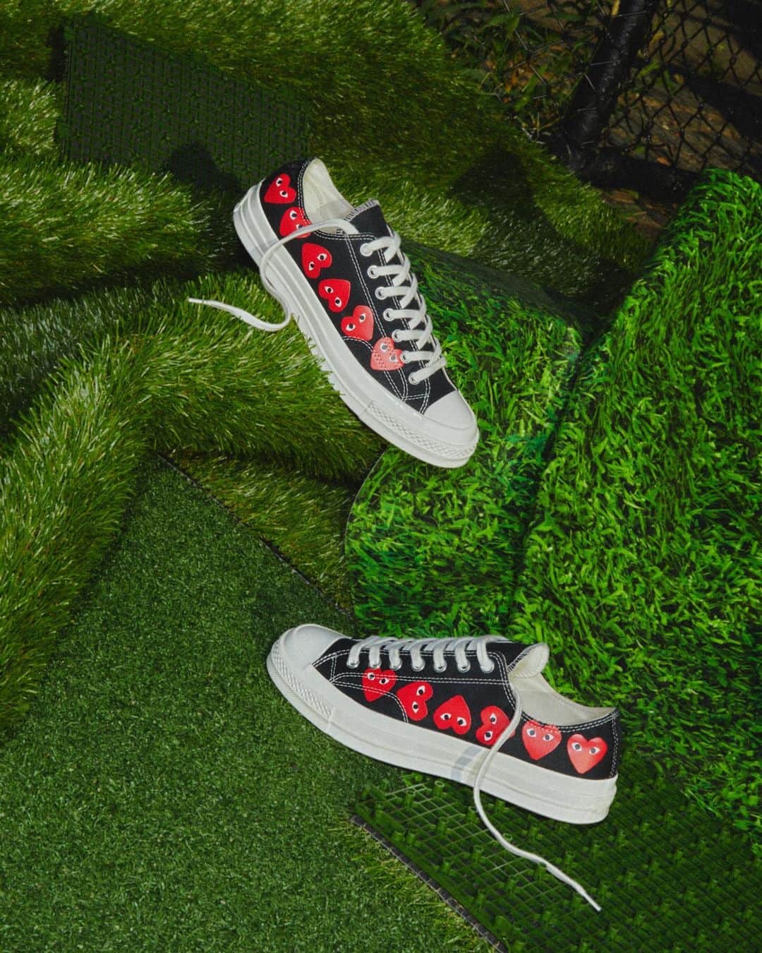converseのインスタグラム：「The multi ❤️ makes a surprise appearance #CreateNext  Shop the Converse x @commedesgarcons PLAY multi-heart Chuck 70 in two new colors today on Converse.com.」