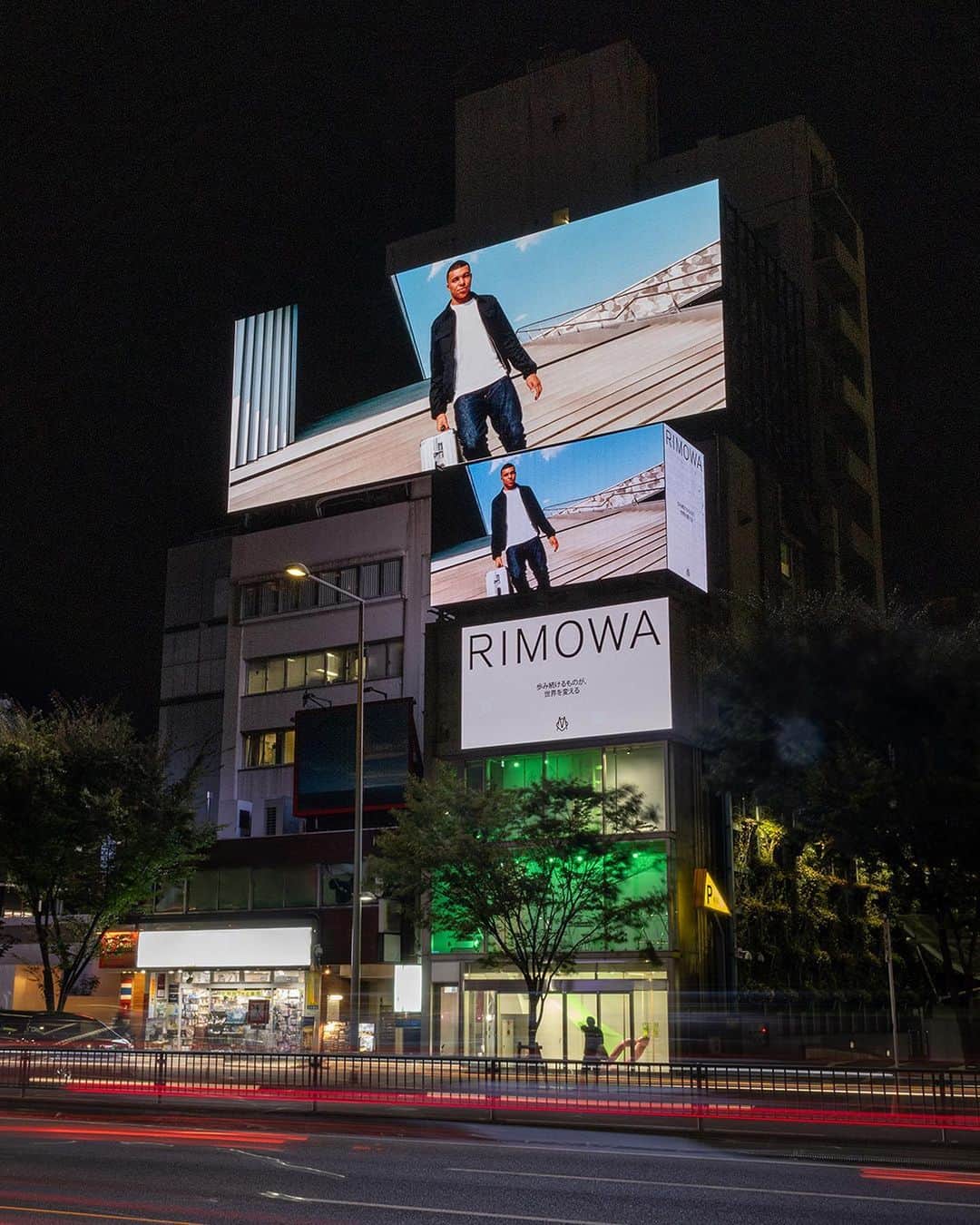 リモワさんのインスタグラム写真 - (リモワInstagram)「From Cologne to the world, RIMOWA’s global icons @roses_are_rosie, @k.mbappe and @lewishamilton take centre stage.  #RIMOWA #NeverStill」10月27日 1時58分 - rimowa