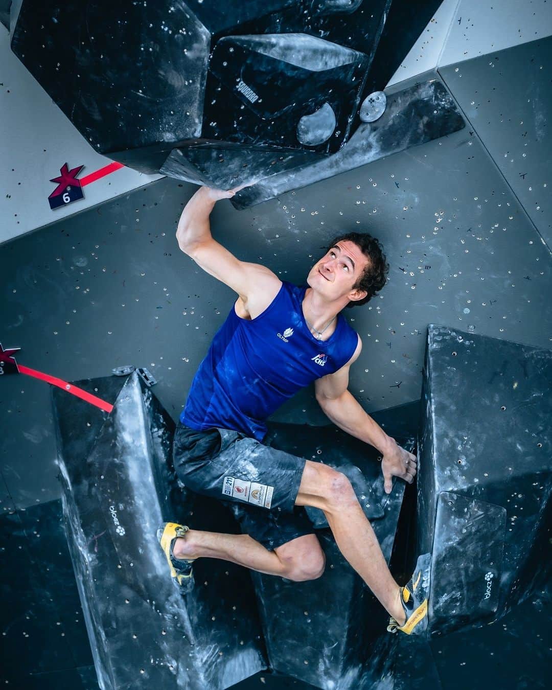 アダム・オンドラのインスタグラム：「Boulder & Lead European Qualifier in Laval started today ✌️ The men will compete in bouldering and lead climbing combined from tomorrow, and the whole event will finish on Sunday. I'm ready, keen on competing and looking forward to what the route setters will prepare for us 💪  FRIDAY, 27 OCTOBER (UTC+2:00): 9:00 - men's boulder & lead qualification, boulder round 16:00 - men's boulder & lead qualification, lead round  SATURDAY, 28 OCTOBER (UTC+2:00): 9:00 - women's boulder & lead semi-final, boulder round 14:00 - men's boulder & lead semi-final, boulder round 19:00 - boulder & lead semi-final, lead rounds  SUNDAY, 29 OCTOBER (UTC+1:00): 9:30 - women's boulder & lead final 14:30 - men's boulder & lead final  You can watch the comps on @eurosport or on the @ifsclimbing YouTube channel ☝️  More information 👉 the link is in BIO.  Pics by @pet.phot from the European Championships in Mnichov 2022  #adamondra #AO #sportclimbing #climbing #bouldering #leadclimbing  @mammut_swiss1862 @lasportivagram @euroholds @rohlik.cz  @mix.it @sensfoods @hudysport @211_zpmvcr @horosvaz.cz  @mercedesbenz_autojihlava @olympcsmv @horosvaz.cz Cardion」