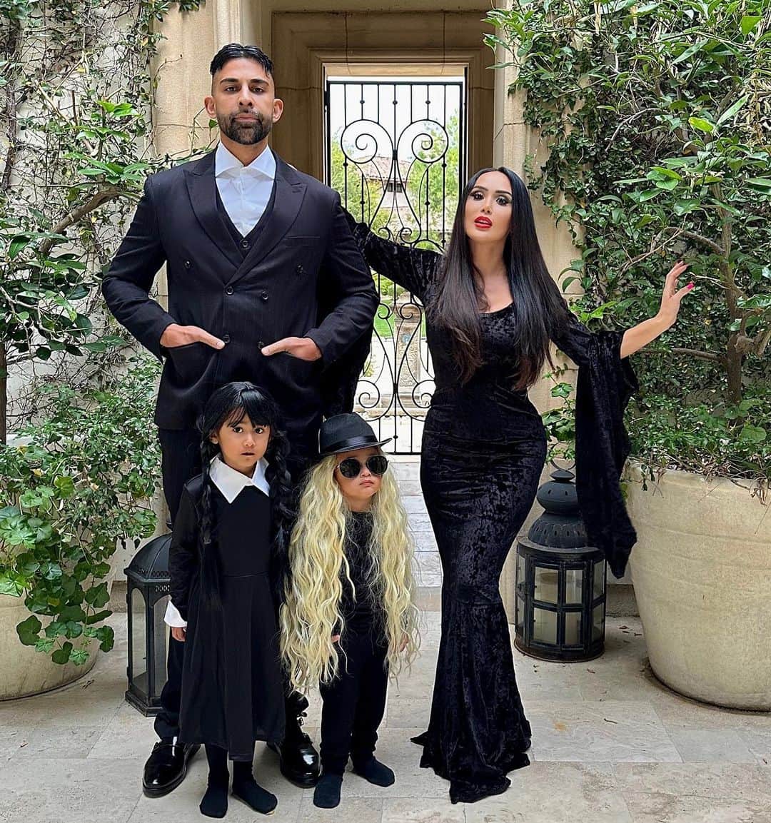 laurag_143のインスタグラム：「The Addams Family 🖤🎃」