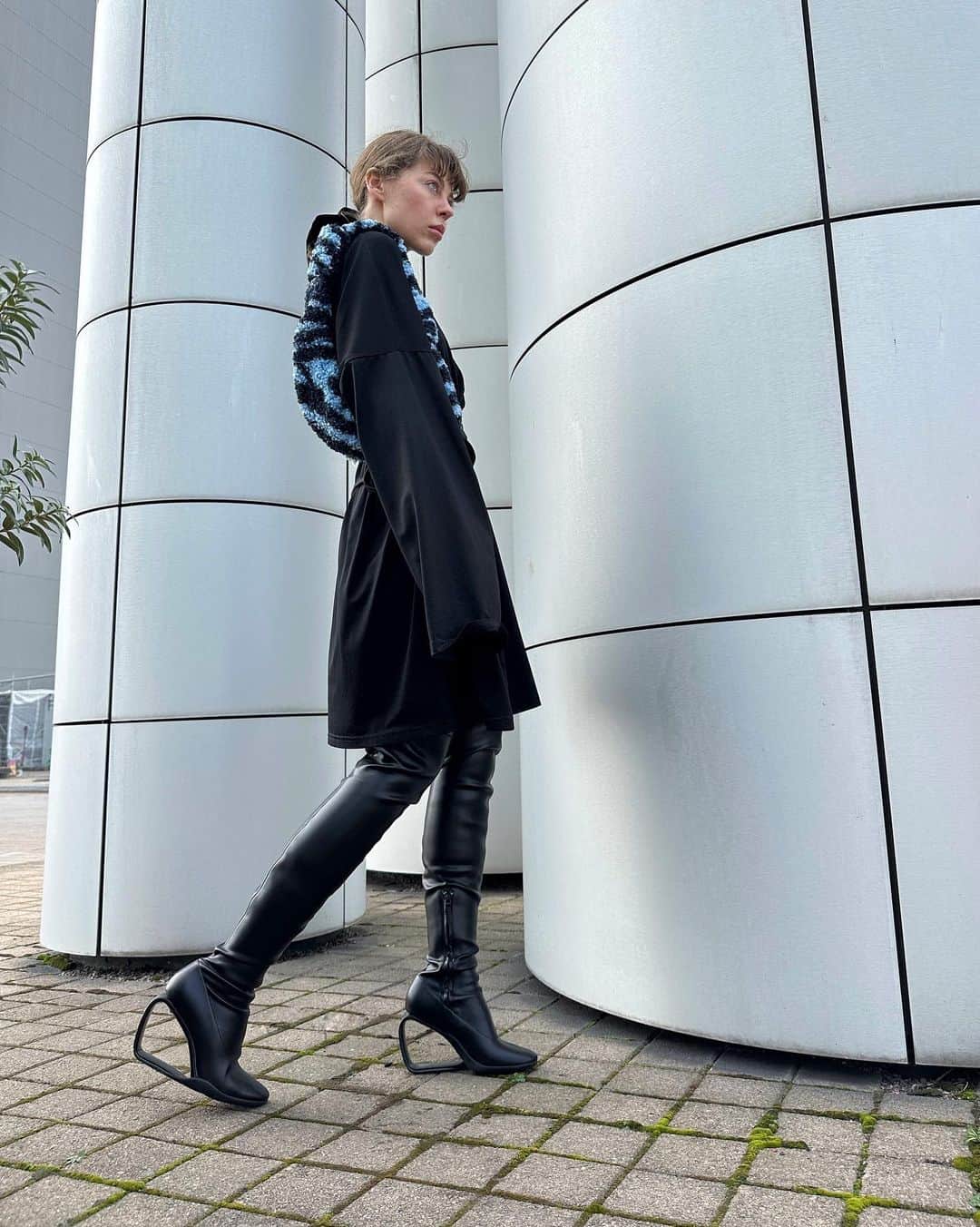 ユナイテッドヌードさんのインスタグラム写真 - (ユナイテッドヌードInstagram)「This outfit is so unusual for me, but I kind of like it! Do you think this style suits me?🙈 Cosmic boots are from @unitednude 🛸 Use code “Alina10” for 10% off 💗」10月27日 1時54分 - unitednude