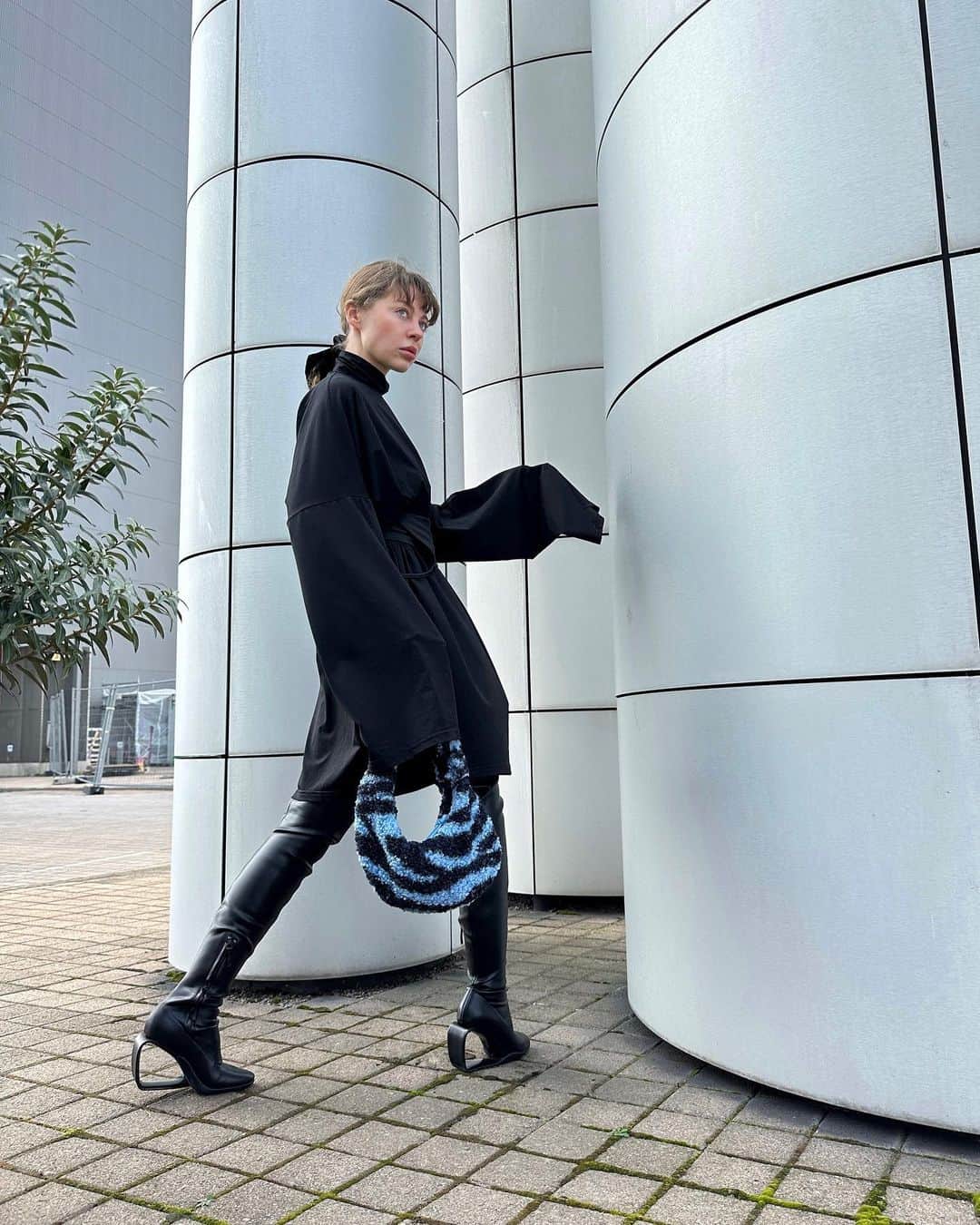 ユナイテッドヌードのインスタグラム：「This outfit is so unusual for me, but I kind of like it! Do you think this style suits me?🙈 Cosmic boots are from @unitednude 🛸 Use code “Alina10” for 10% off 💗」