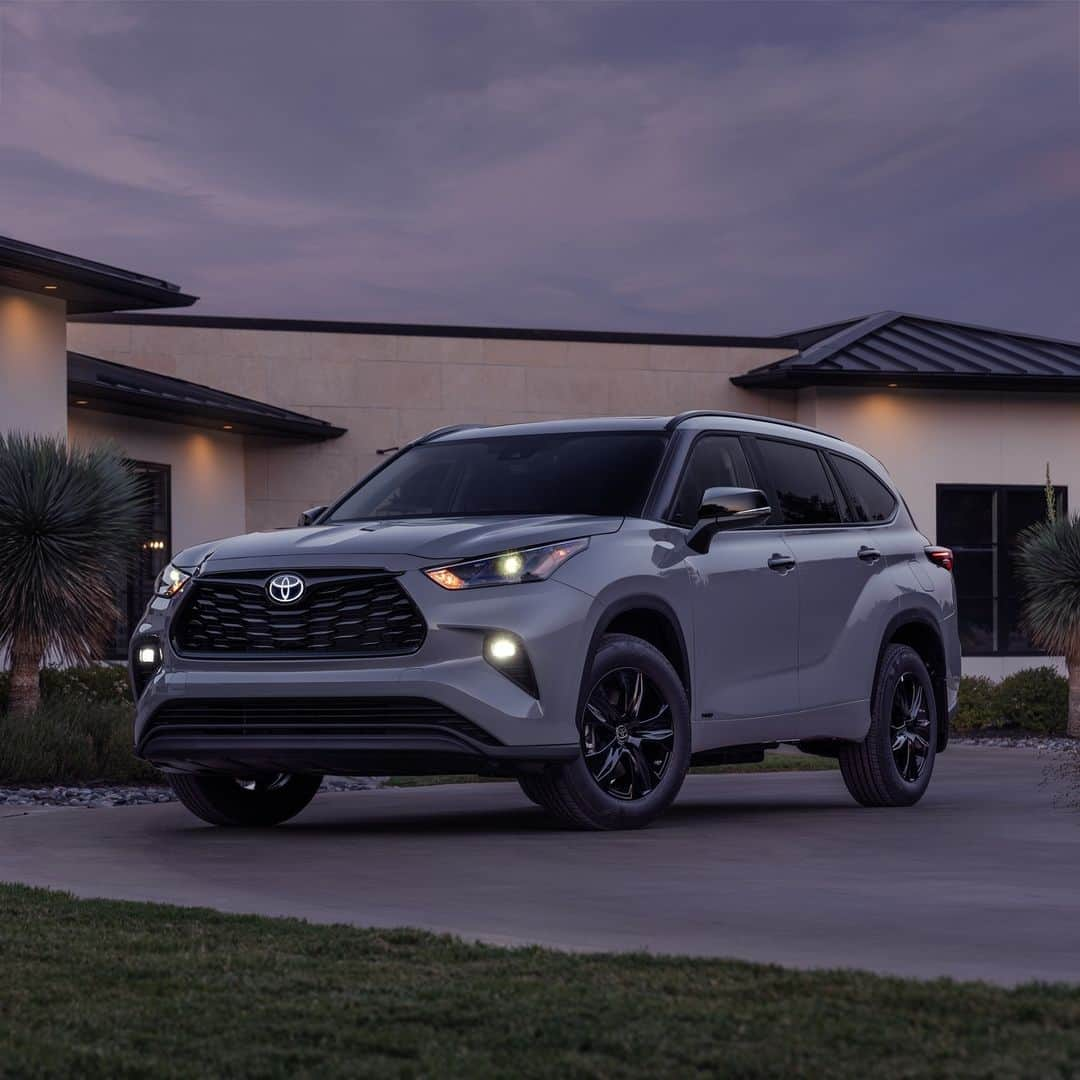 toyotausaのインスタグラム：「We are what goes bump in the night. Say hello to the latest additions to the Nightshade Lineup. 🌙 #Highlander #CorollaCross #Corolla #Camry #LetsGoPlaces」