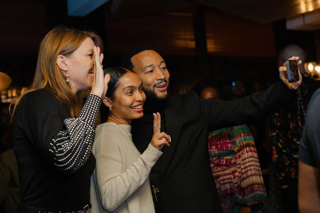 ジョン・レジェンドさんのインスタグラム写真 - (ジョン・レジェンドInstagram)「We hosted a beautiful event to commemorate the publishing of BLACK LOVE LETTERS, the second book on our #GetLiftedBooks imprint, with @getlifted and @zandoprojects! Black Love Letters, edited by @coletdbrown and @_.nataliesunday._ , is a collection of stories honoring Black Love in all its forms. Thank you to everyone who came to celebrate with @stiklori and myself (and @mike_jackson in spirit). Grab a copy of Black Love Letters wherever books are sold!  📸 @caca_santoro」10月27日 2時10分 - johnlegend