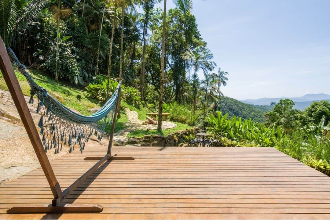Airbnbさんのインスタグラム写真 - (AirbnbInstagram)「Explore the rainforest. Hammock included.  🏡 Design House in Rainforest 📍 Rio de Janeiro, Brazil」10月27日 2時26分 - airbnb