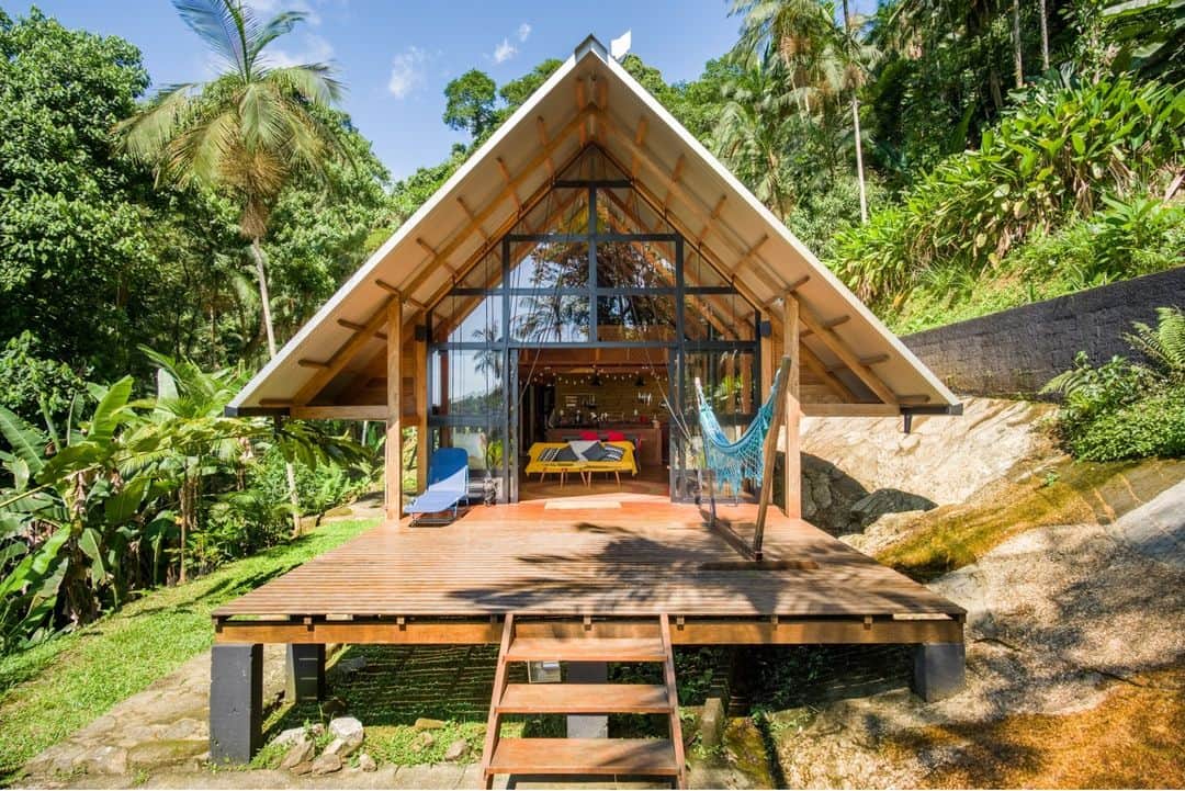 Airbnbさんのインスタグラム写真 - (AirbnbInstagram)「Explore the rainforest. Hammock included.  🏡 Design House in Rainforest 📍 Rio de Janeiro, Brazil」10月27日 2時26分 - airbnb