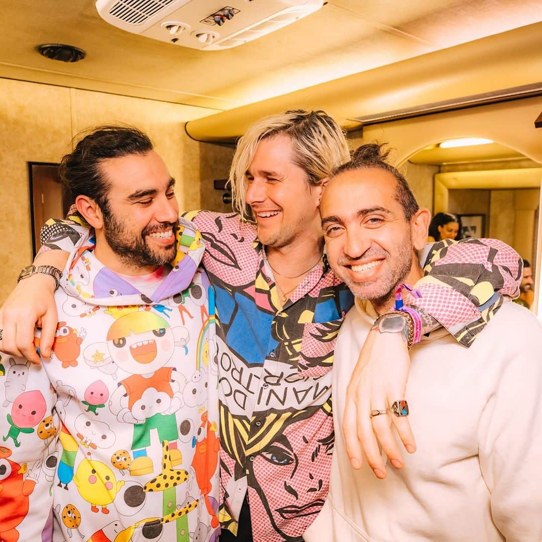 ル・ユースのインスタグラム：「the sultan + shepard remix of I Will Leave a Light On is out today! if you liked the original, you will love this mix. it’s perfection🫰  Ned and Ossama (S+S) are no joke two of my favorite artists in dance music. they’re so good and such a gift to the electronic music community. I think when they write a book about this era of dance music, there will undoubtedly be an entire chapter devoted to them and their contribution to the scene.   thank you boys for this remix ❤️  link in bio.」