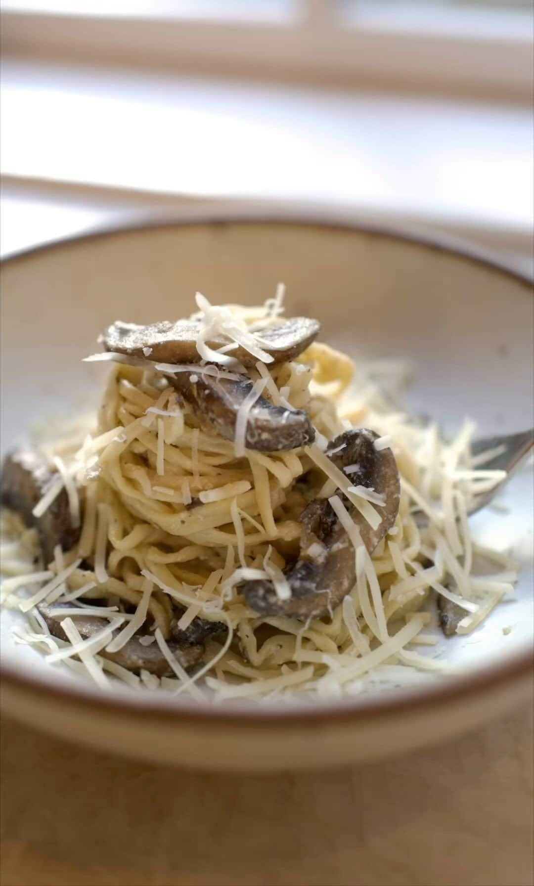 アレクサンドラ・ブレッケンリッジのインスタグラム：「Homemade sourdough pasta with a creamy mushroom sauce.  The mushroom sauce recipe from @cookingwithfiona」