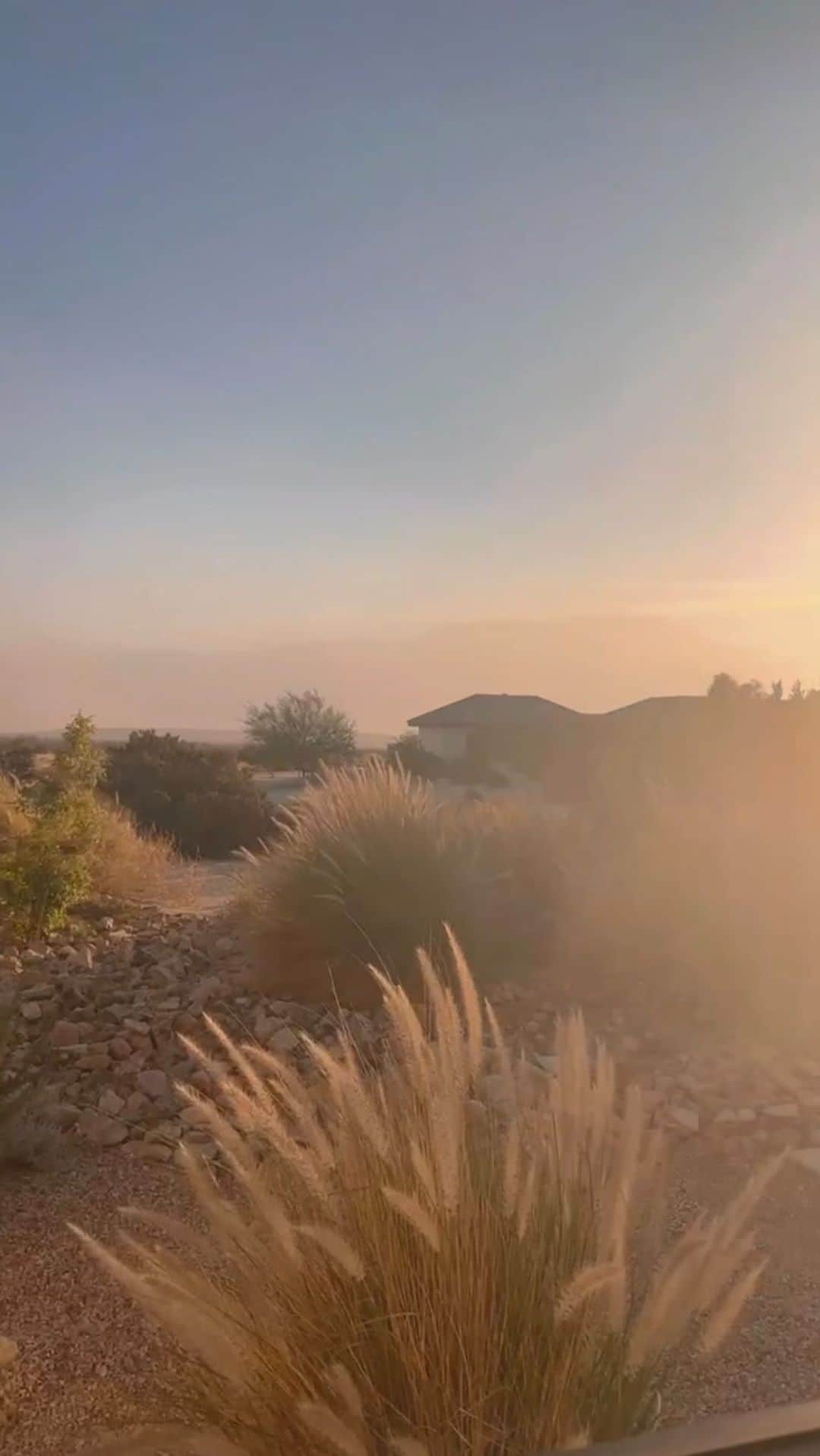 アビゲイル・スペンサーのインスタグラム：「Reflecting on my wonderful, desert-retreat at @wecarespa with gratitude 🙏」