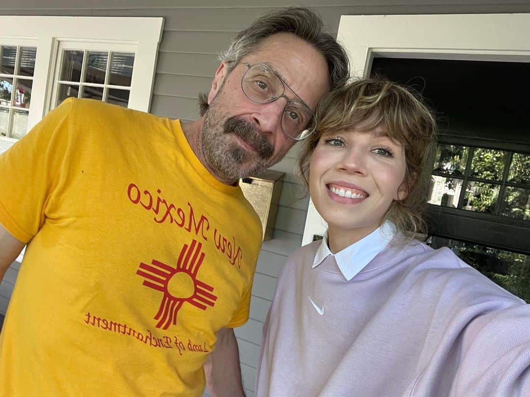 ジェネット・マッカーディのインスタグラム：「had a great time talking with @marcmaron . his podcast is one of my favorites - the way he does conversations is singular. we talked about proving yourself, my memoir, and my new podcast Hard Feelings, which is out now on apple, spotify, etc.   ps seeing you guys post about hard feelings while looking all cozy is making me very happy.」